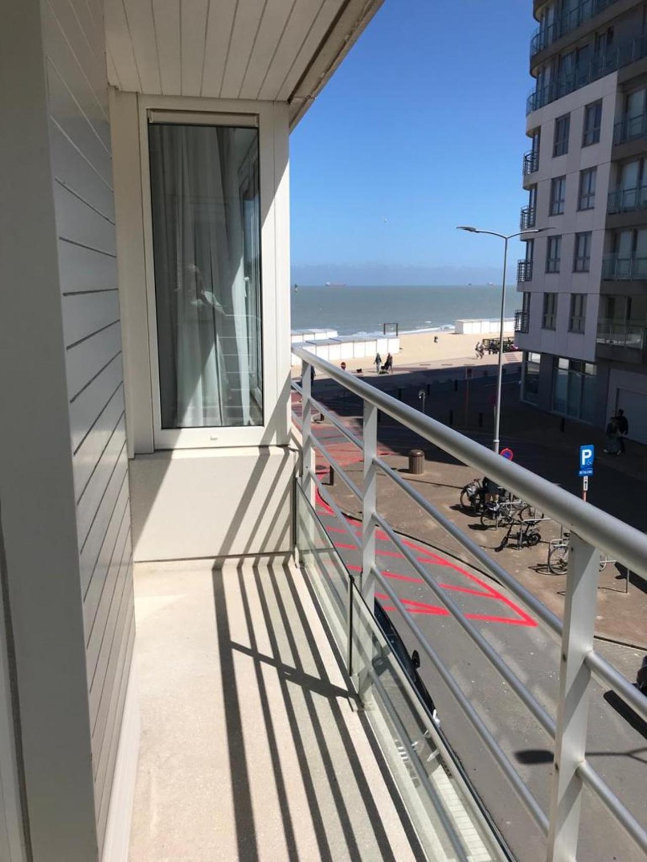 Urbanstay Suites - Beachfront Apartment In Knokke Экстерьер фото
